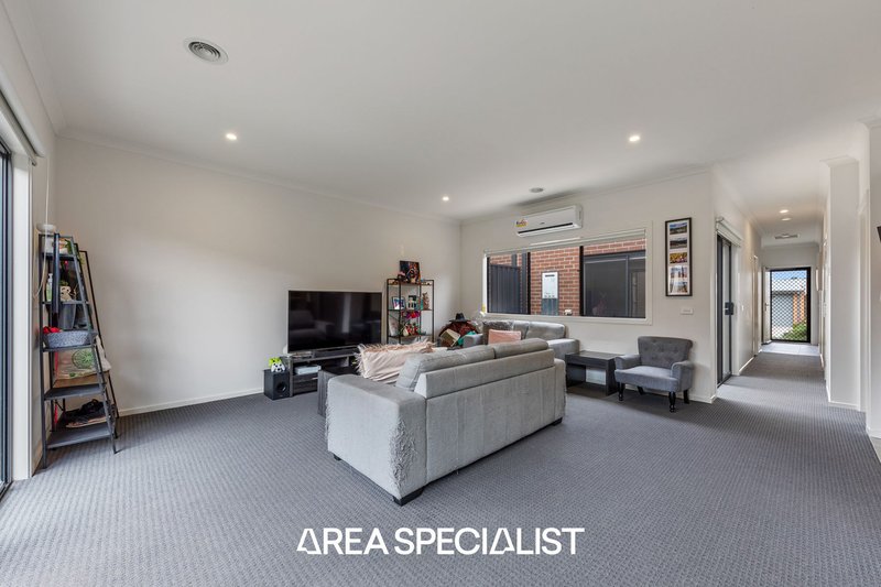 Photo - 11 Cabernet Way, Pakenham VIC 3810 - Image 10