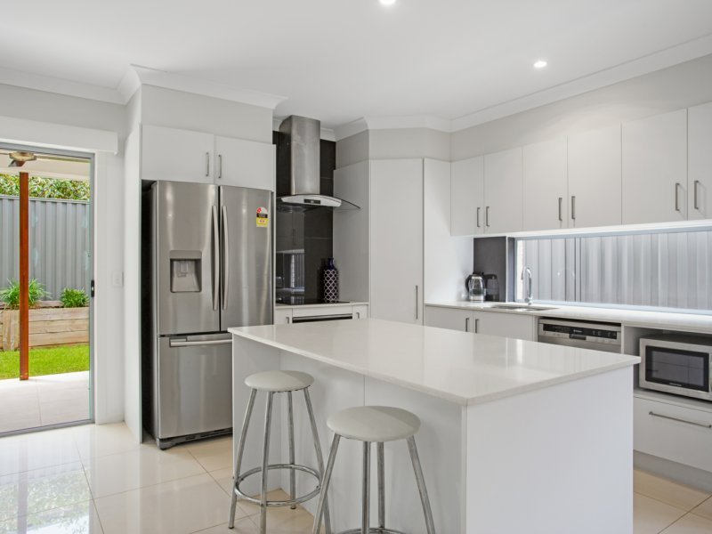 Photo - 11 Cairngorm Street, Carrara QLD 4211 - Image 4