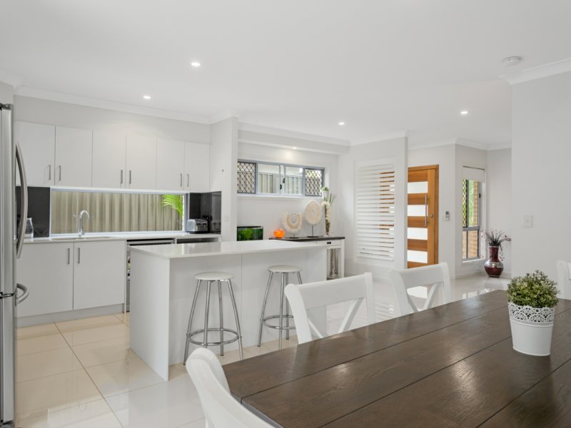 Photo - 11 Cairngorm Street, Carrara QLD 4211 - Image 5