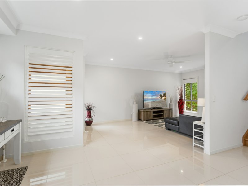 Photo - 11 Cairngorm Street, Carrara QLD 4211 - Image 6