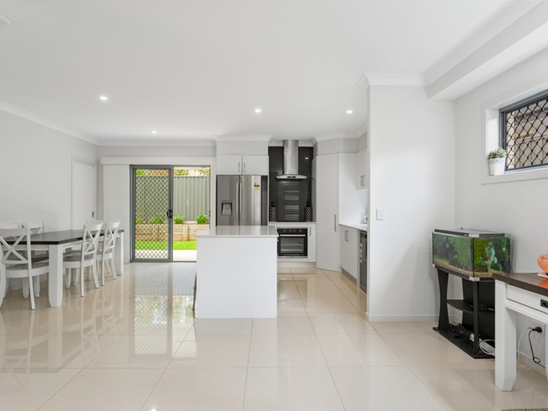 Photo - 11 Cairngorm Street, Carrara QLD 4211 - Image 7