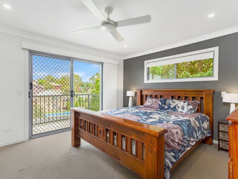 Photo - 11 Cairngorm Street, Carrara QLD 4211 - Image 9