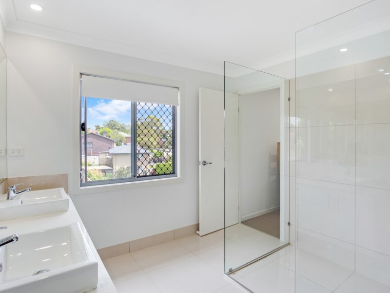 Photo - 11 Cairngorm Street, Carrara QLD 4211 - Image 10