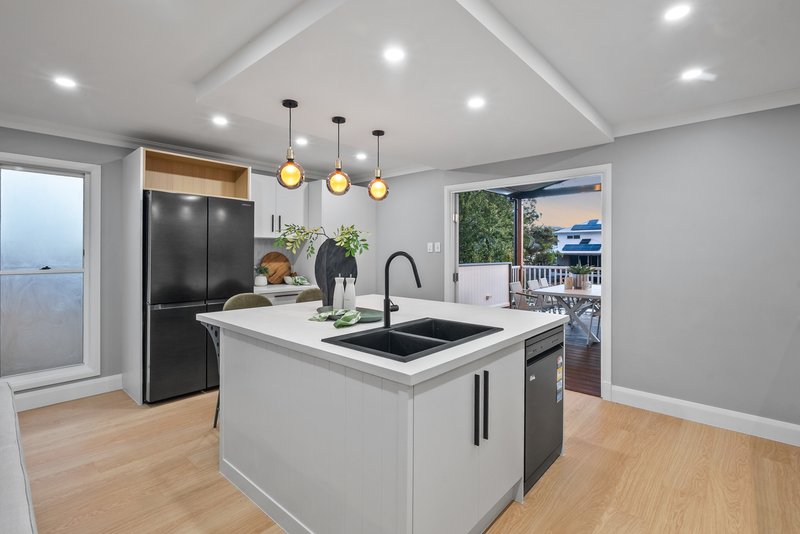 Photo - 11 Camelia Avenue, Everton Hills QLD 4053 - Image 7