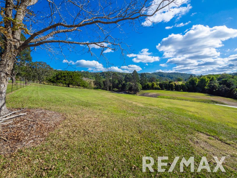 Photo - 11 Camfin Road, Clear Mountain QLD 4500 - Image 5