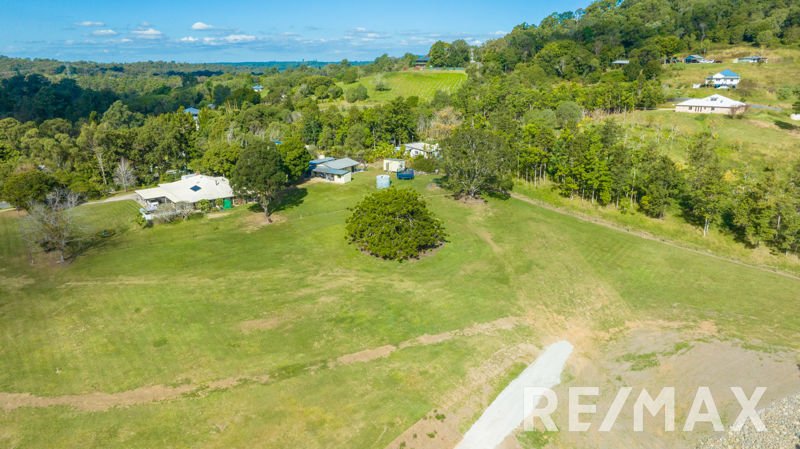 Photo - 11 Camfin Road, Clear Mountain QLD 4500 - Image 11