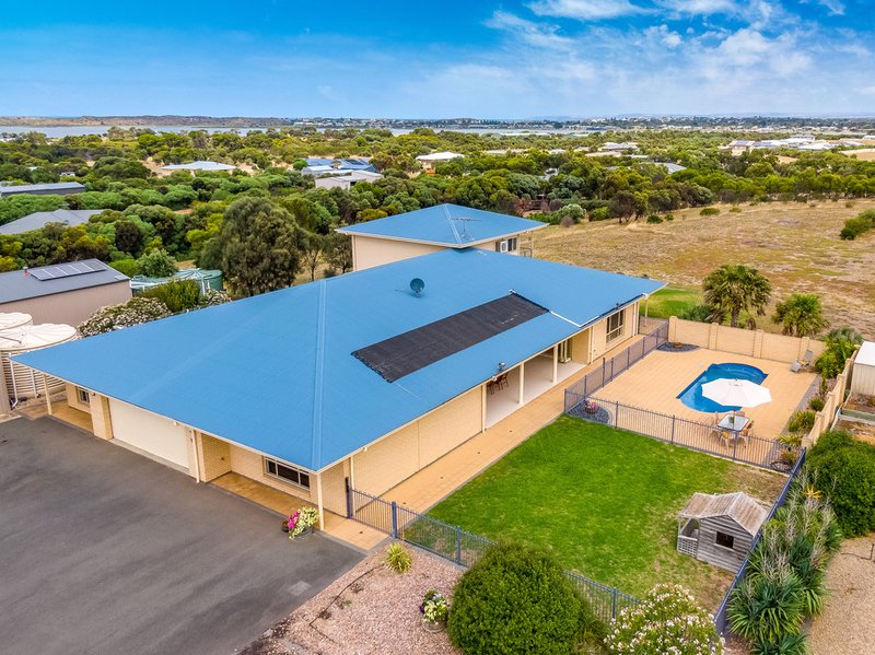 Photo - 11 Captain Sturt Road, Hindmarsh Island SA 5214 - Image 2