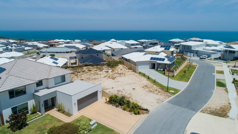 Photo - 11 Caravel Approach, Jindalee WA 6036 - Image 2