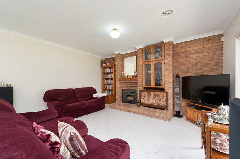 Photo - 11 Cardiff Court, Craigieburn VIC 3064 - Image 4