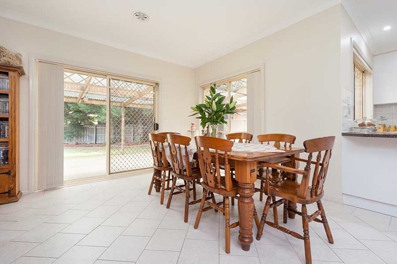 Photo - 11 Cardiff Court, Craigieburn VIC 3064 - Image 5