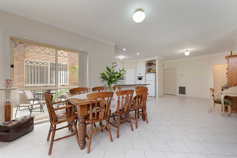 Photo - 11 Cardiff Court, Craigieburn VIC 3064 - Image 7