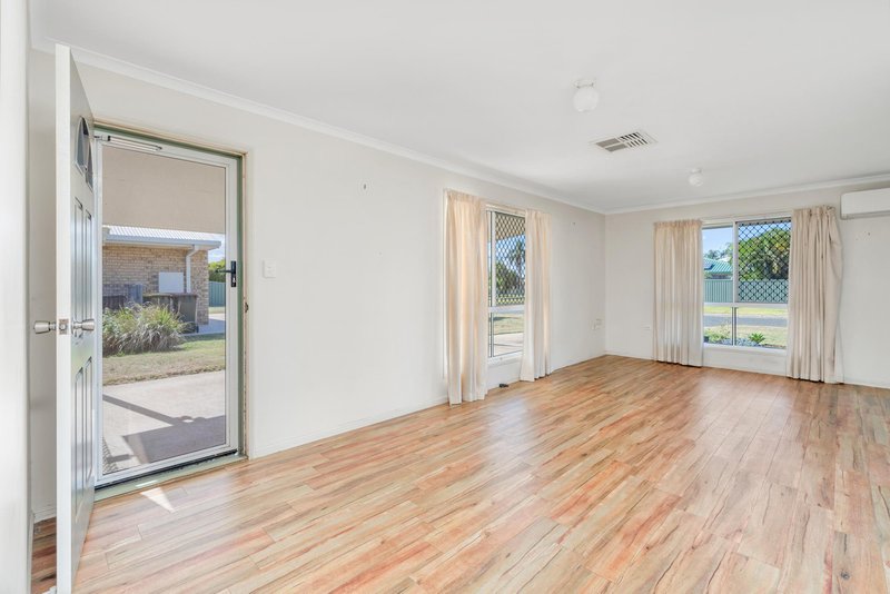 Photo - 11 Cardinal Street, Emerald QLD 4720 - Image 6