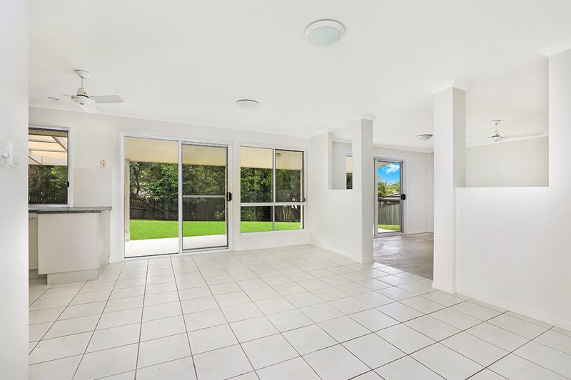 Photo - 11 Carisbrook Court, Little Mountain QLD 4551 - Image 4