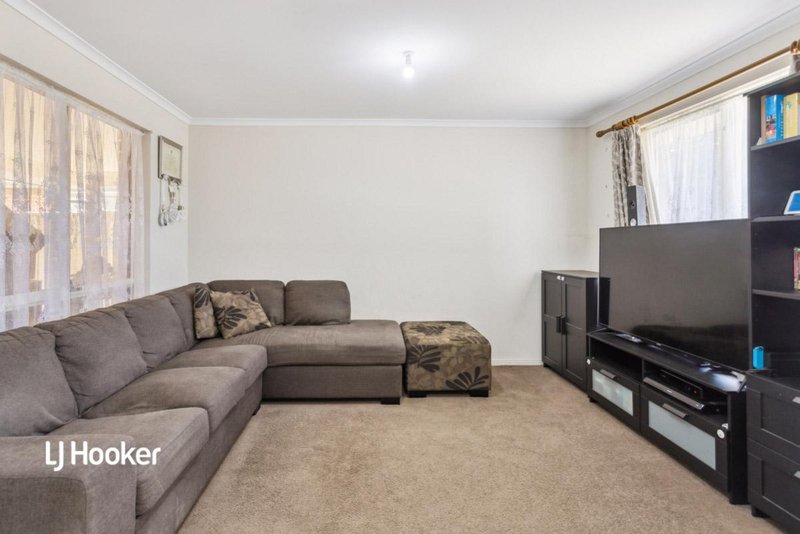 Photo - 11 Carmelina Court, Parafield Gardens SA 5107 - Image 3