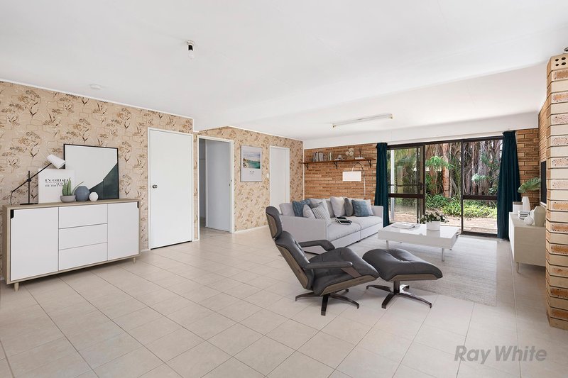 Photo - 11 Carnoustie Street, Macgregor QLD 4109 - Image 3