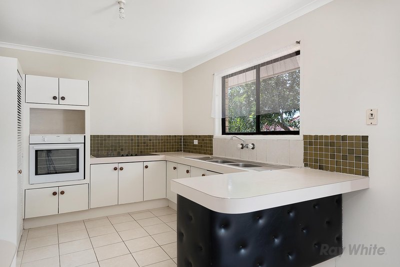 Photo - 11 Carnoustie Street, Macgregor QLD 4109 - Image 5