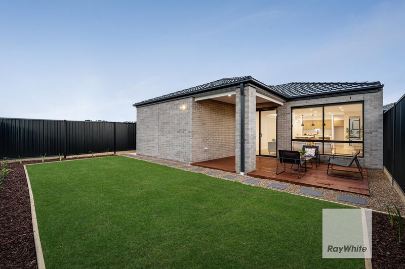 Photo - 11 Carramar Way, Greenvale VIC 3059 - Image 24