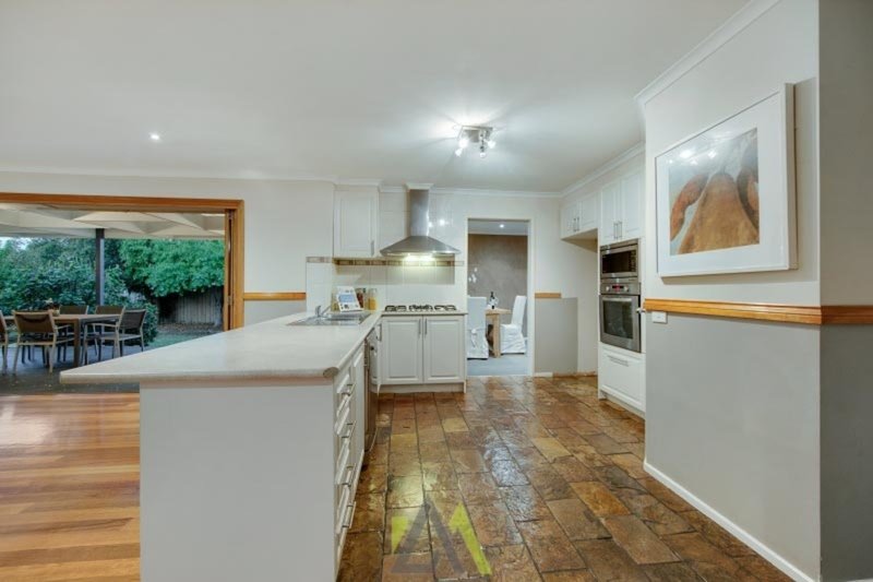 Photo - 11 Carrington Crescent, Carrum Downs VIC 3201 - Image 4