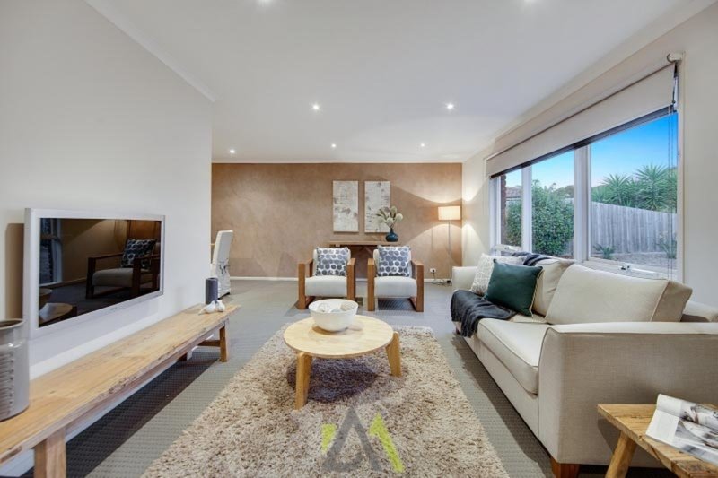 Photo - 11 Carrington Crescent, Carrum Downs VIC 3201 - Image 9