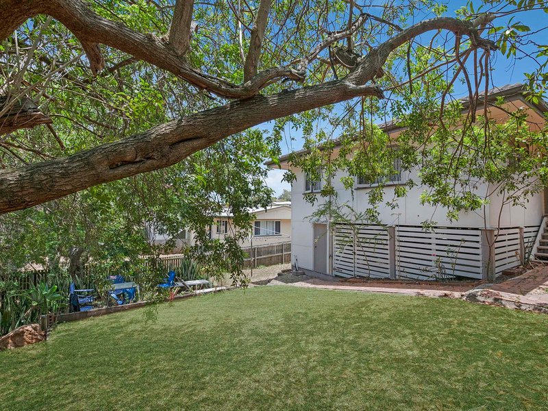 Photo - 11 Casmaria Street, Mansfield QLD 4122 - Image 9