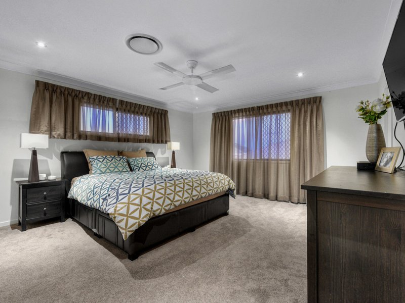 Photo - 11 Cassia Street, Bridgeman Downs QLD 4035 - Image 7