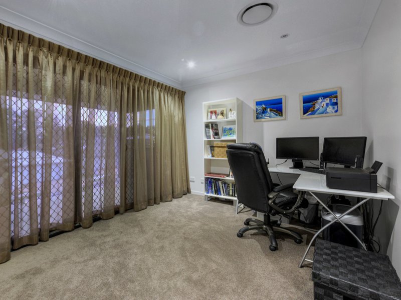 Photo - 11 Cassia Street, Bridgeman Downs QLD 4035 - Image 13