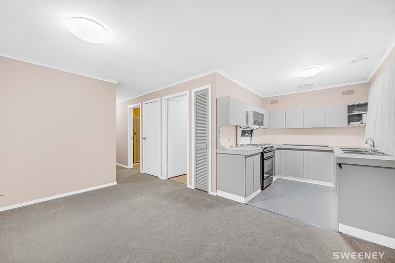 Photo - 11 Cedar Court, Altona Meadows VIC 3028 - Image 7