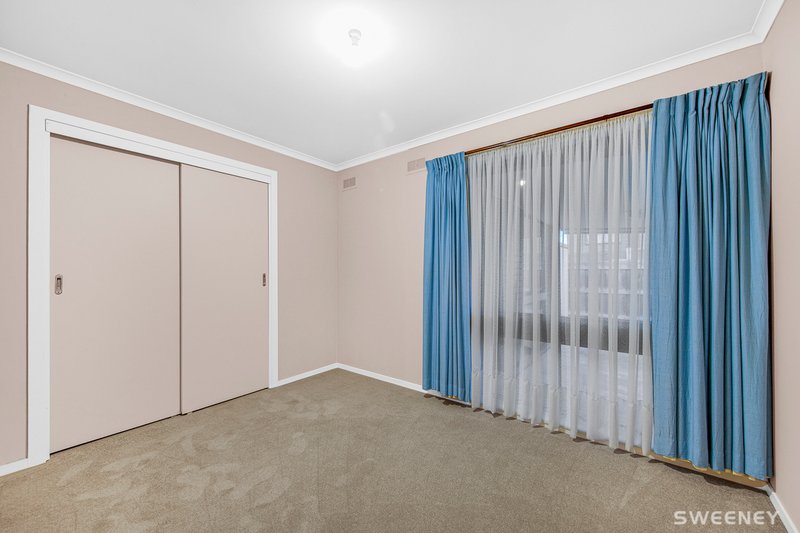 Photo - 11 Cedar Court, Altona Meadows VIC 3028 - Image 8