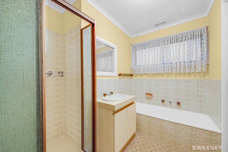 Photo - 11 Cedar Court, Altona Meadows VIC 3028 - Image 9