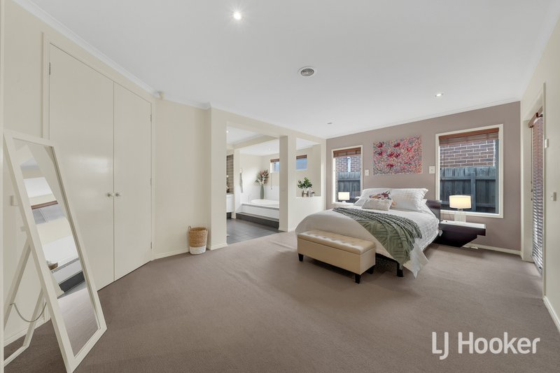 Photo - 11 Charlwood Close, Lynbrook VIC 3975 - Image 9