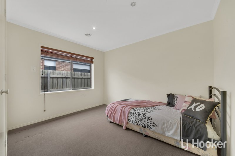 Photo - 11 Charlwood Close, Lynbrook VIC 3975 - Image 13