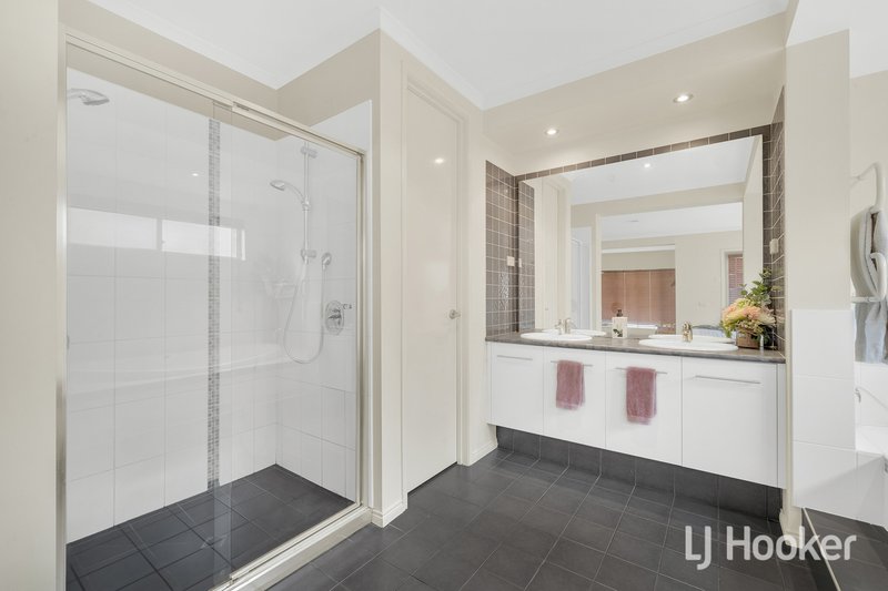 Photo - 11 Charlwood Close, Lynbrook VIC 3975 - Image 14