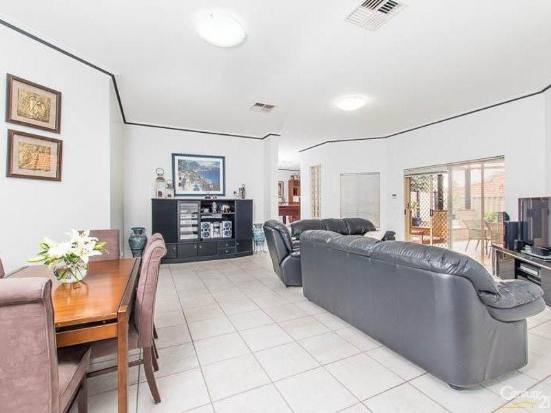 Photo - 11 Chartwell Place, Leeming WA 6149 - Image 3