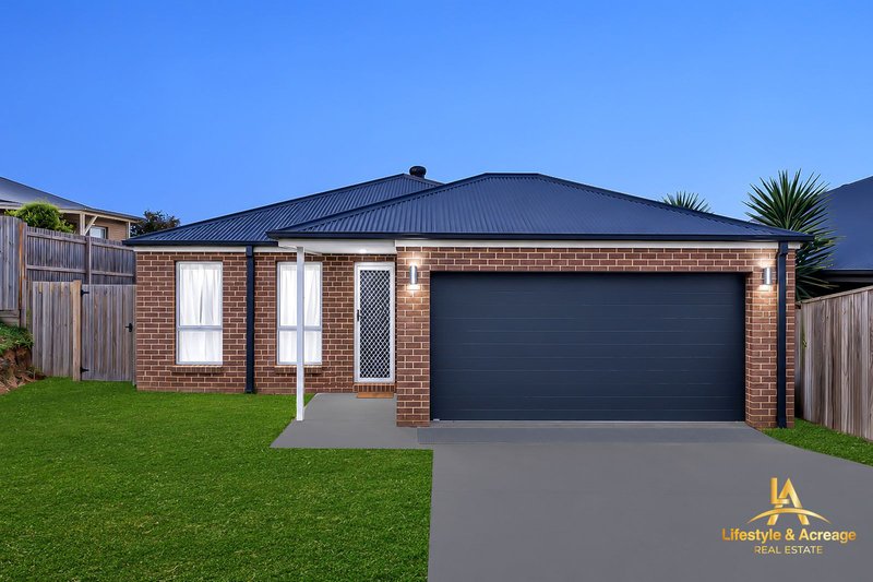 Photo - 11 Chaucer Way, Drouin VIC 3818 - Image 2