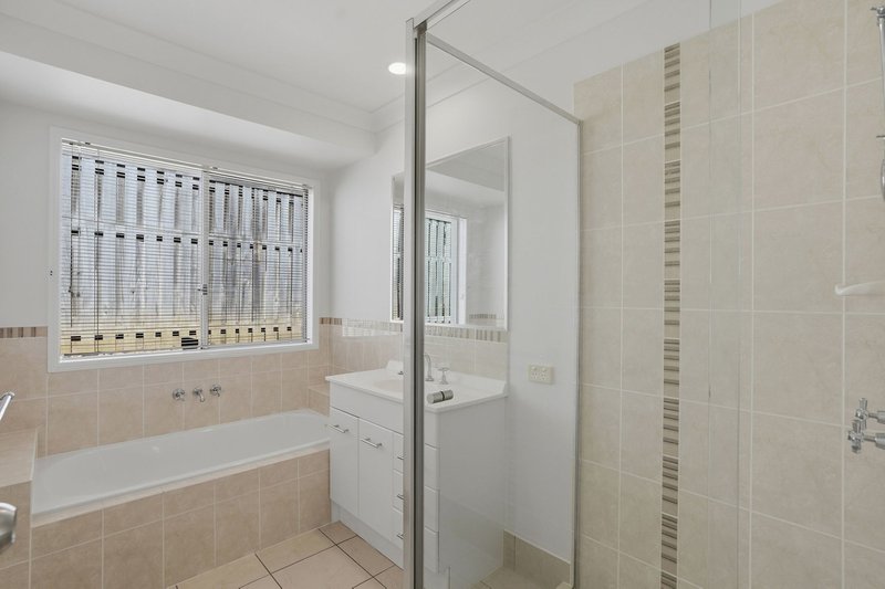 Photo - 11 Chesterton Str , Pacific Pines QLD 4211 - Image 10