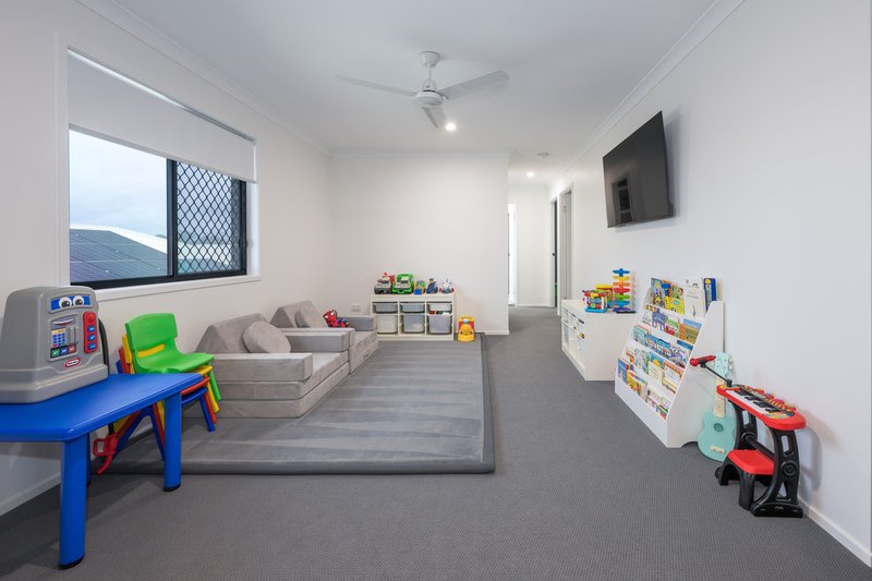 Photo - 11 Chestnut Street, Caboolture South QLD 4510 - Image 4