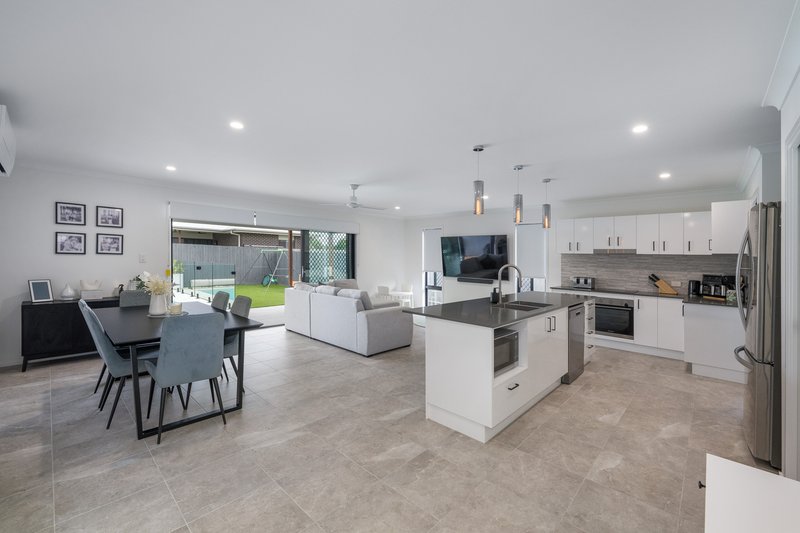 Photo - 11 Chestnut Street, Caboolture South QLD 4510 - Image 11