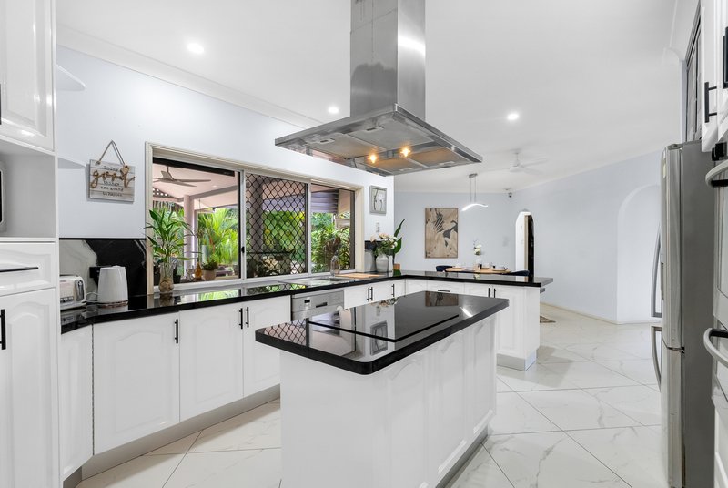 Photo - 11 Cicero Close, Mooroobool QLD 4870 - Image 5
