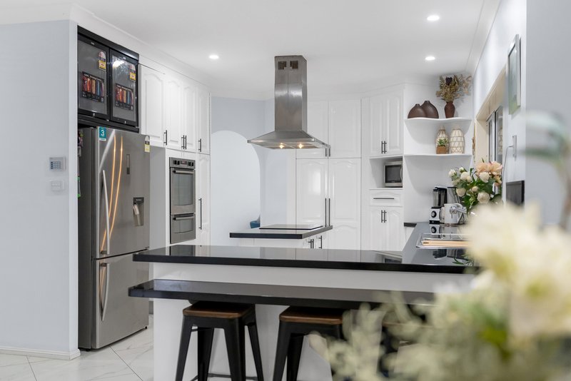 Photo - 11 Cicero Close, Mooroobool QLD 4870 - Image 6