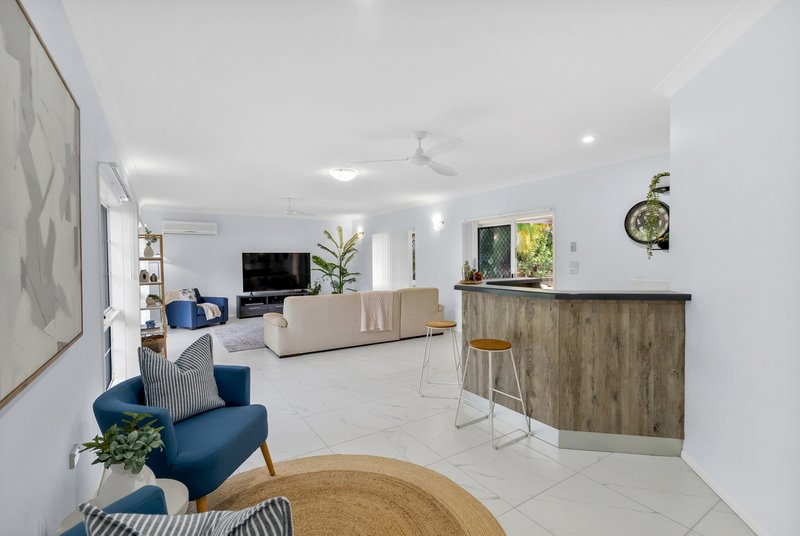 Photo - 11 Cicero Close, Mooroobool QLD 4870 - Image 9