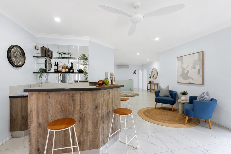 Photo - 11 Cicero Close, Mooroobool QLD 4870 - Image 10