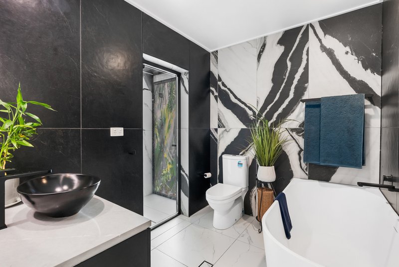 Photo - 11 Cicero Close, Mooroobool QLD 4870 - Image 15