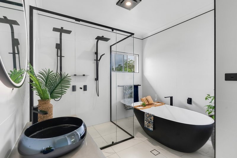 Photo - 11 Cicero Close, Mooroobool QLD 4870 - Image 18