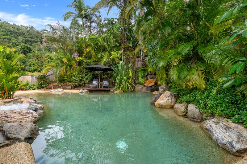 Photo - 11 Cicero Close, Mooroobool QLD 4870 - Image 25