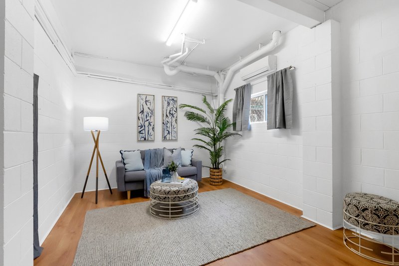 Photo - 11 Cicero Close, Mooroobool QLD 4870 - Image 30