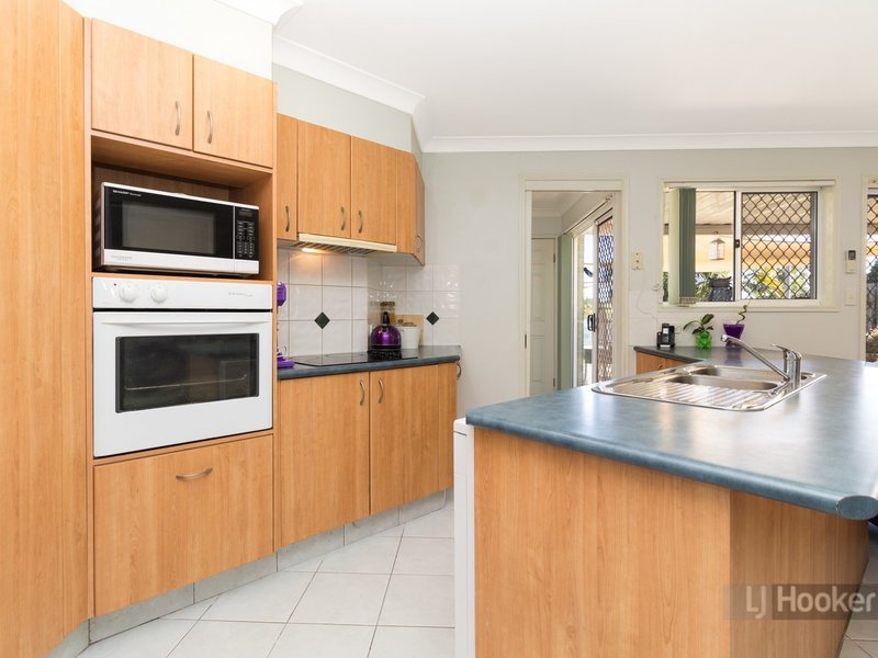 Photo - 11 Cinear Court, Regents Park QLD 4118 - Image 2