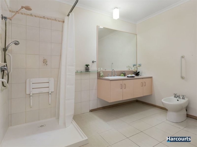 Photo - 11 Clauscen Drive, Rowville VIC 3178 - Image 10