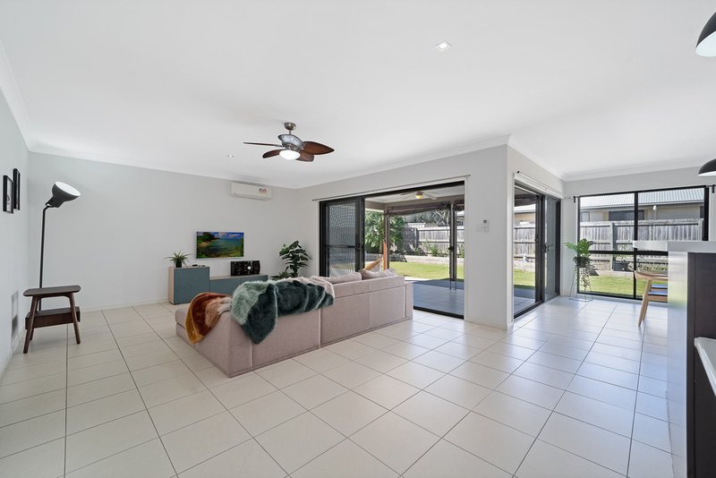 Photo - 11 Clearwater Crescent, Murrumba Downs QLD 4503 - Image 5