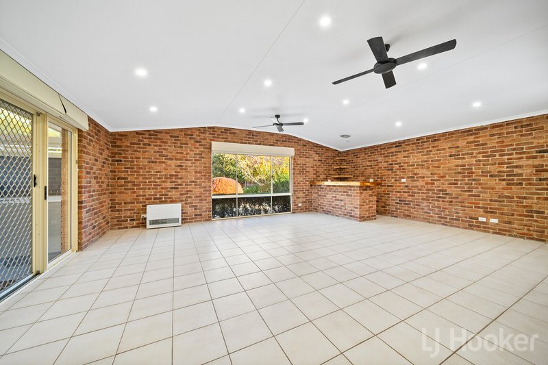 Photo - 11 Coachwood Avenue, Jerrabomberra NSW 2619 - Image 3