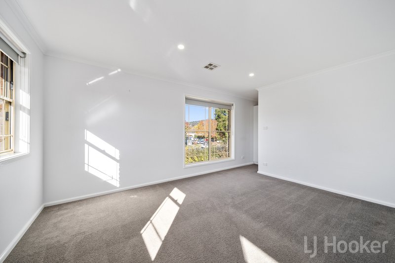 Photo - 11 Coachwood Avenue, Jerrabomberra NSW 2619 - Image 5